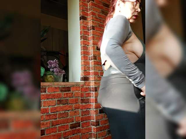 Cristinatina's BongaCams show and profile