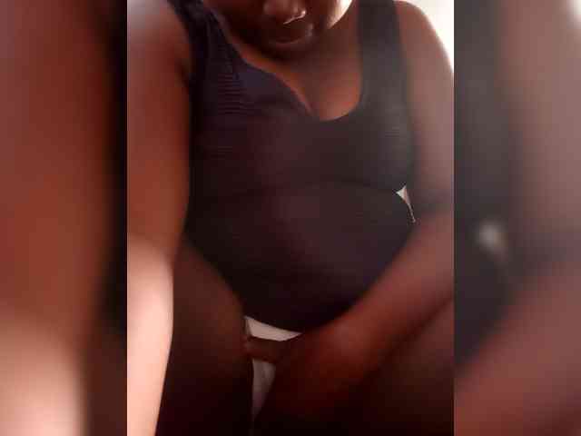 Miacharme Live Webcam on BongaCams