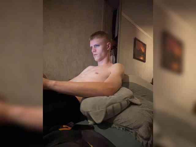 PhantomBou Live Webcam on BongaCams