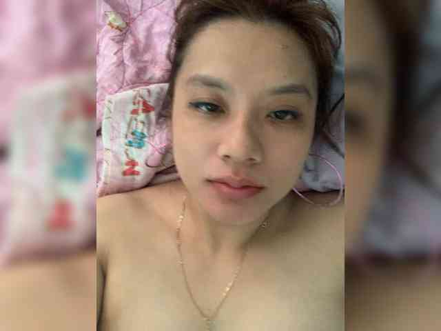 Phoebe90 webcam