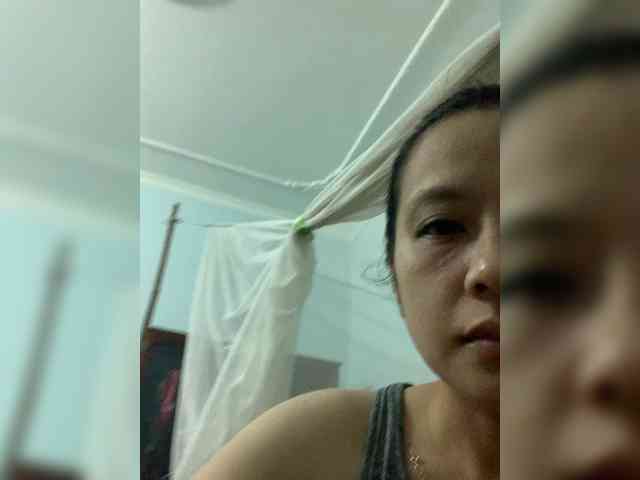 Phoebe90 webcam
