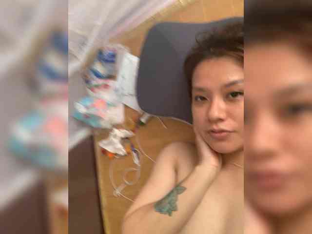 Phoebe90 webcam