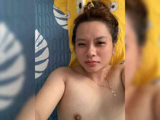 Phoebe90 webcam