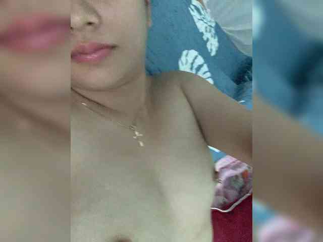Phoebe90 webcam