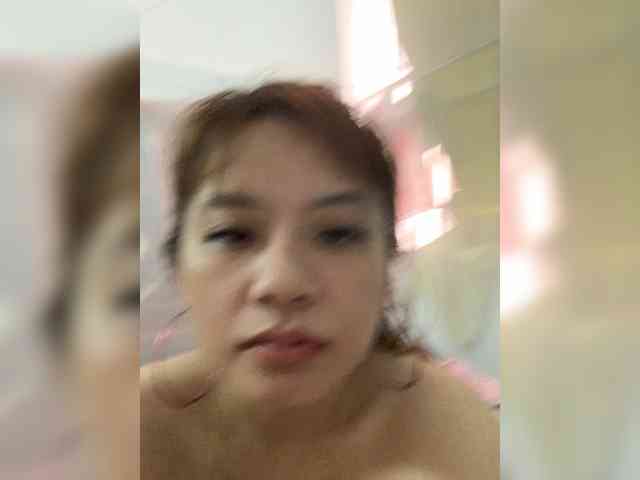 Phoebe90 webcam
