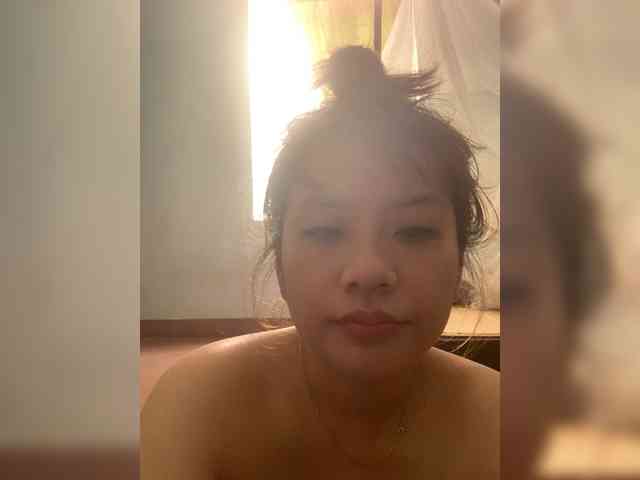 Phoebe90 webcam