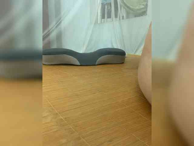 Phoebe90 webcam