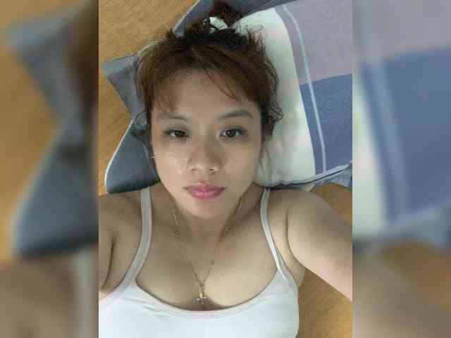 Phoebe90 webcam