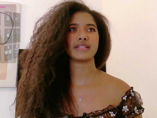 shyblacksweetiee live cam on BongaCams