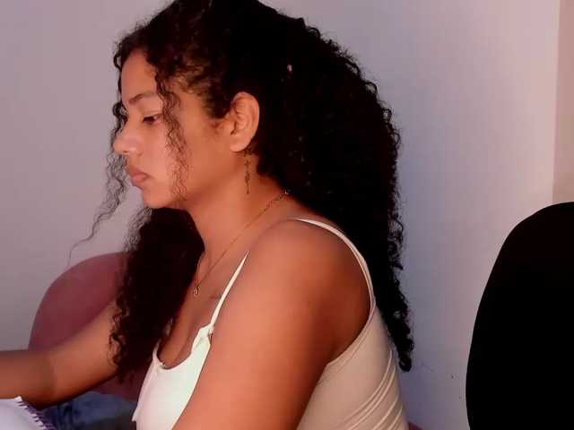 NinaCollinss live cam on BongaCams