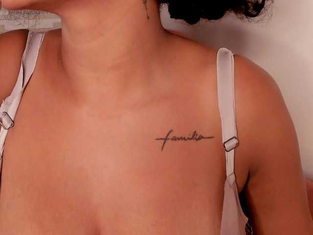 NinaCollinss live cam on BongaCams