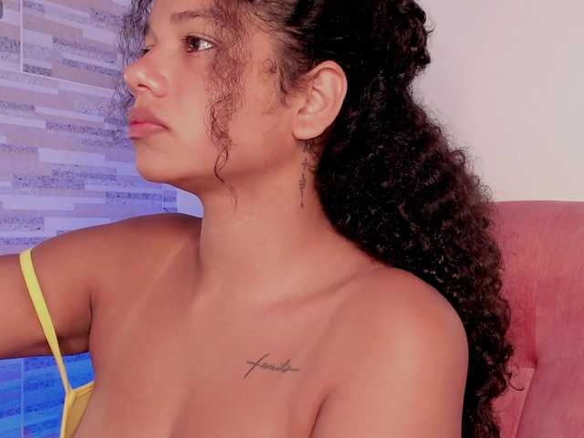 NinaCollinss live cam on BongaCams