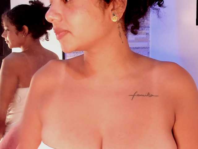 NinaCollinss live cam on BongaCams