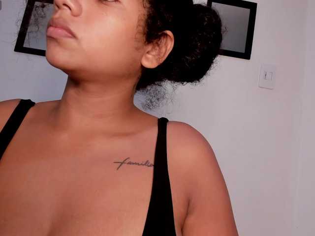 NinaCollinss live cam on BongaCams