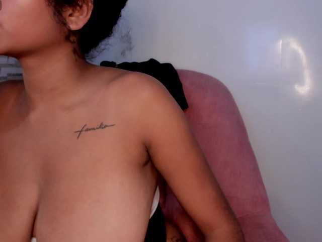 NinaCollinss live cam on BongaCams