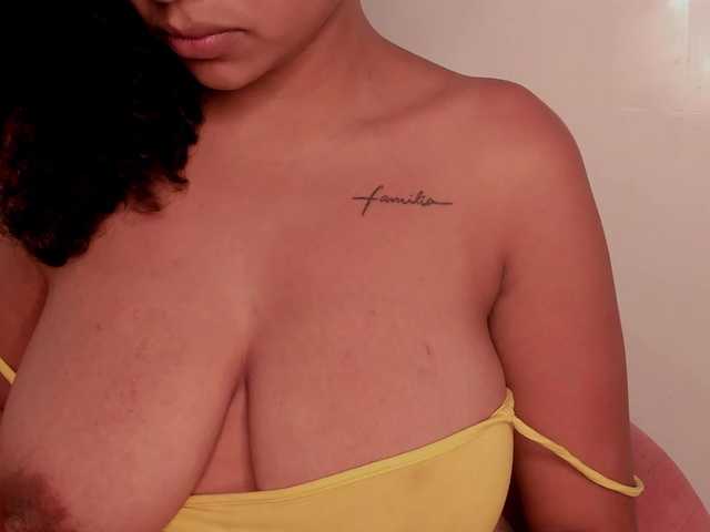 NinaCollinss live cam on BongaCams