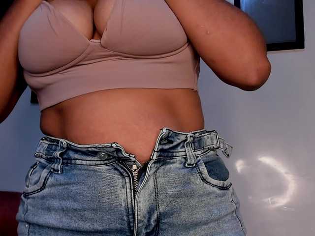NinaCollinss live cam on BongaCams