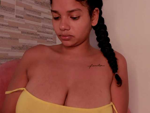 NinaCollinss live cam on BongaCams