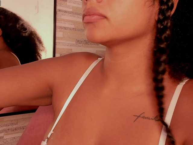 NinaCollinss live cam on BongaCams