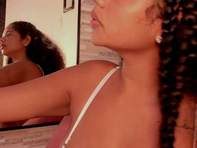 NinaCollinss live cam on BongaCams