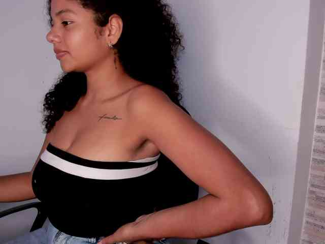 NinaCollinss webcam