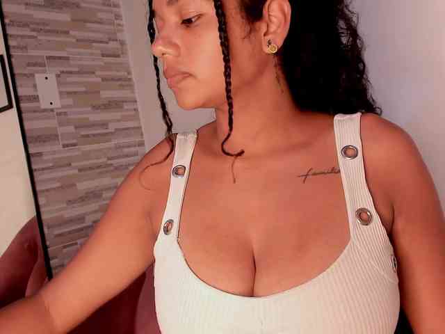 NinaCollinss webcam
