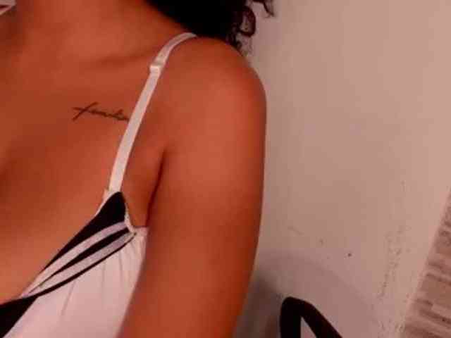 NinaCollinss webcam