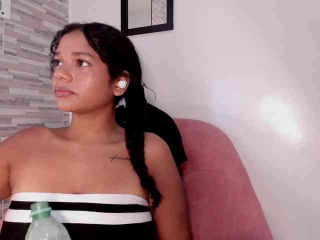 NinaCollinss webcam