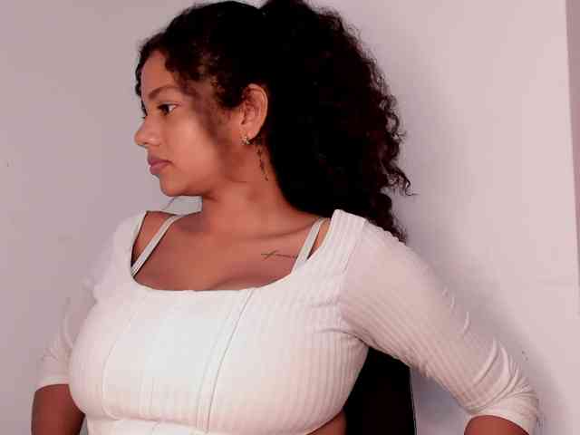 NinaCollinss webcam