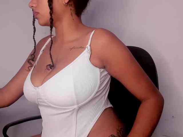 NinaCollinss webcam