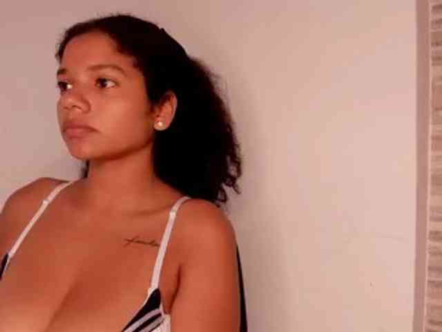 NinaCollinss webcam