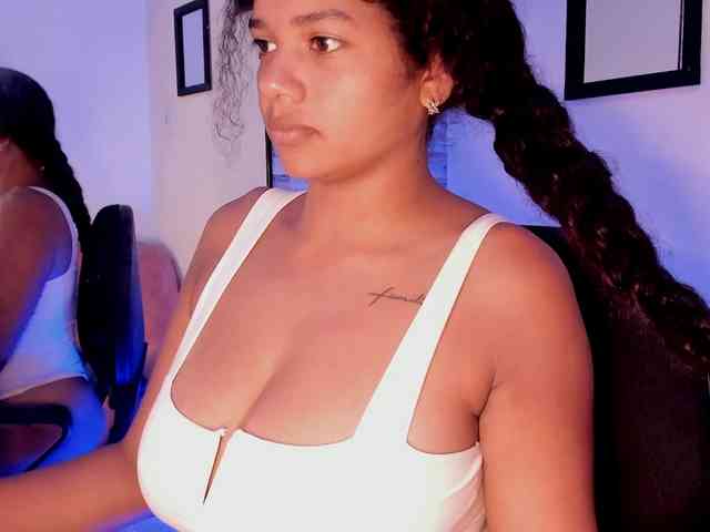NinaCollinss webcam