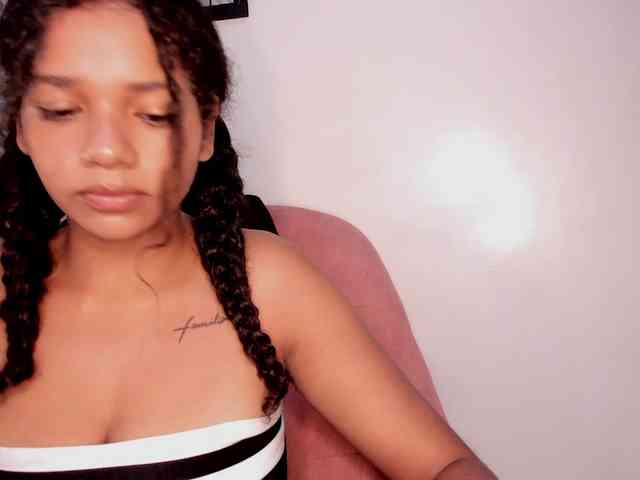 NinaCollinss webcam