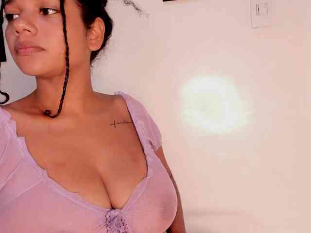 NinaCollinss webcam