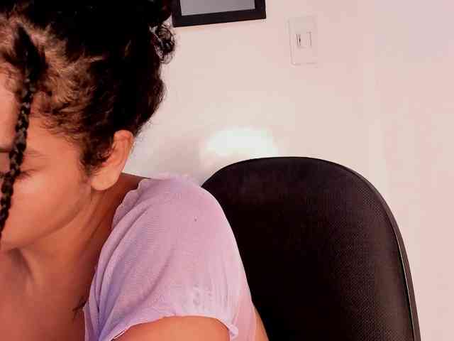 NinaCollinss webcam
