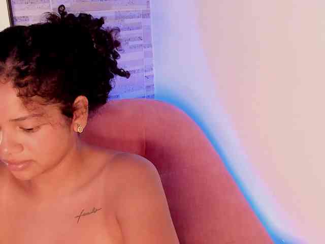 NinaCollinss webcam