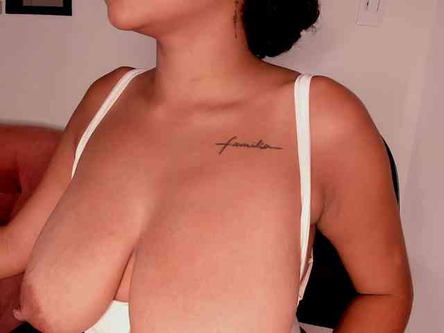 NinaCollinss webcam