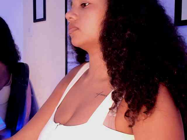 NinaCollinss webcam
