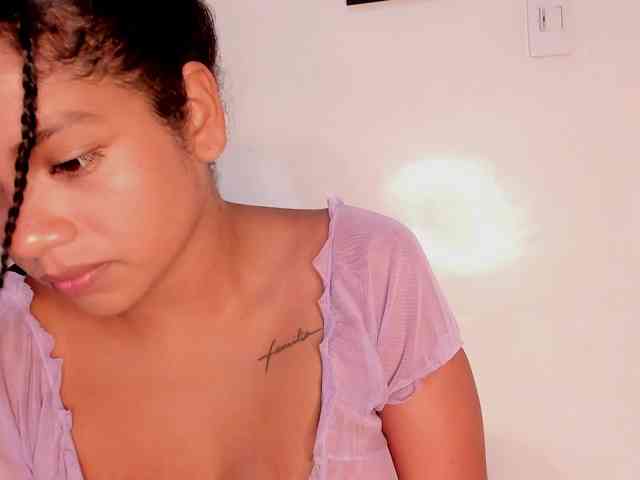 NinaCollinss webcam