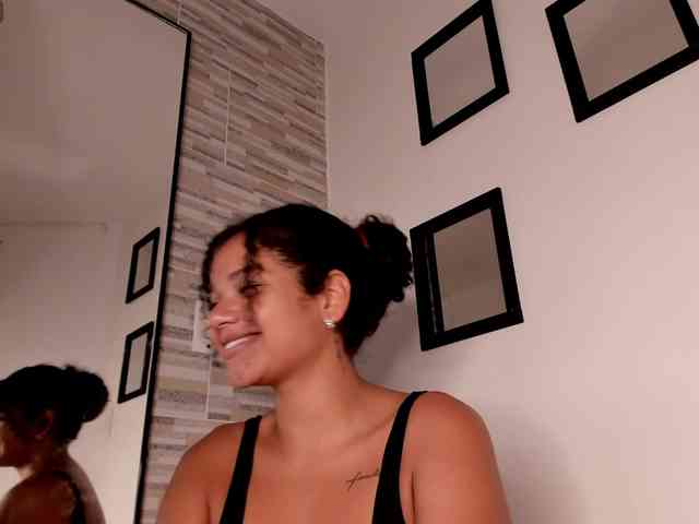 NinaCollinss webcam