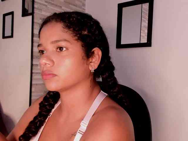 NinaCollinss webcam