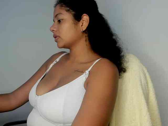NinaCollinss webcam