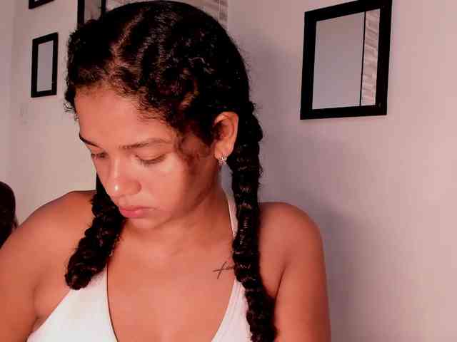 NinaCollinss webcam