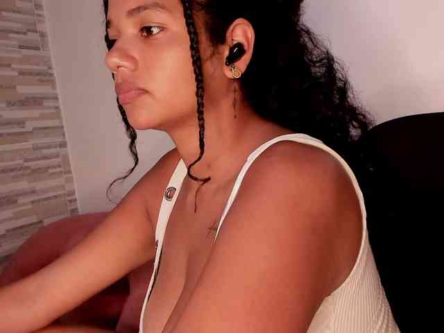 NinaCollinss webcam