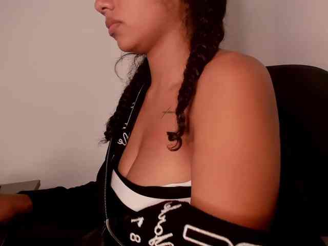 NinaCollinss webcam