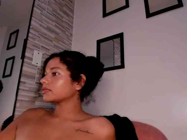 NinaCollinss webcam