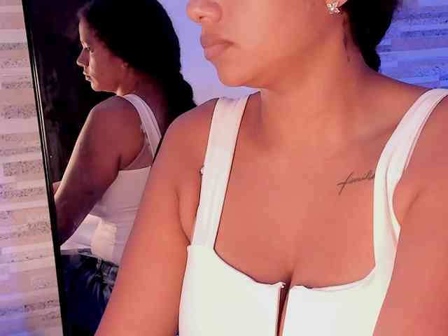 NinaCollinss webcam