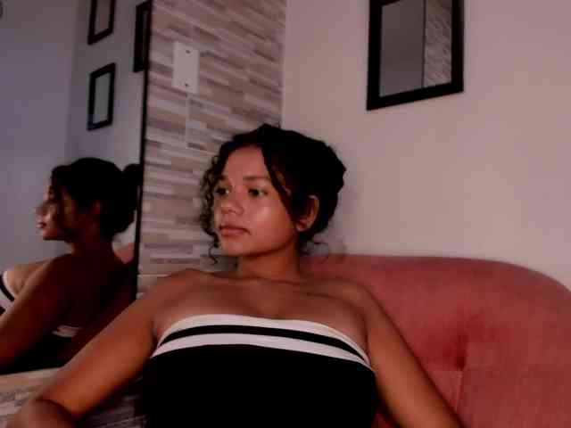 NinaCollinss webcam
