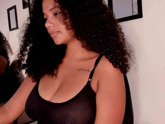 NinaCollinss webcam