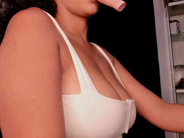 NinaCollinss webcam